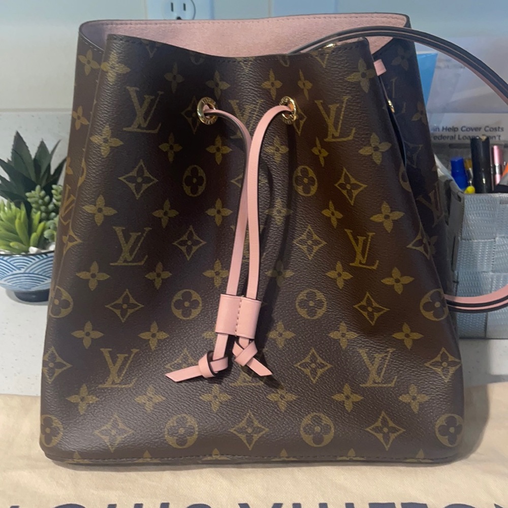 Louis Vuitton NEONOE